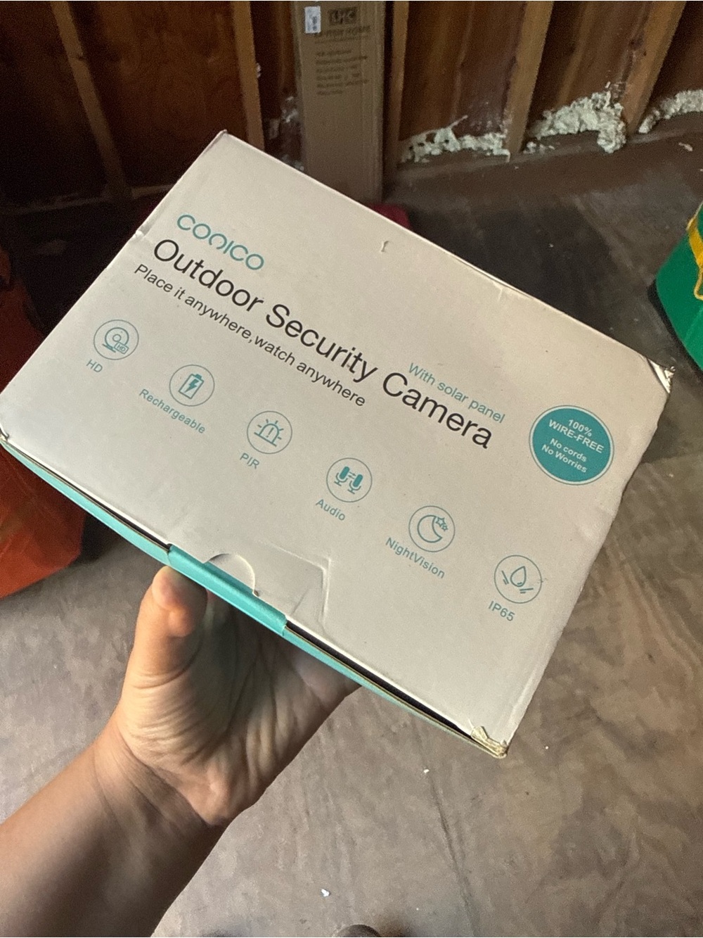 COOICO Outdoor Security Camera - White & Teal Box
